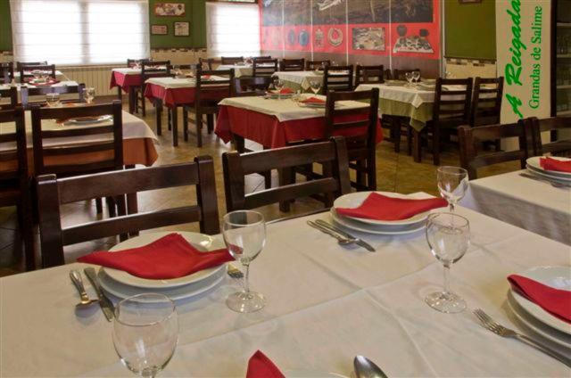 A Reigada Hotel Restaurante กรานดาส เด ซาลิเม ภายนอก รูปภาพ