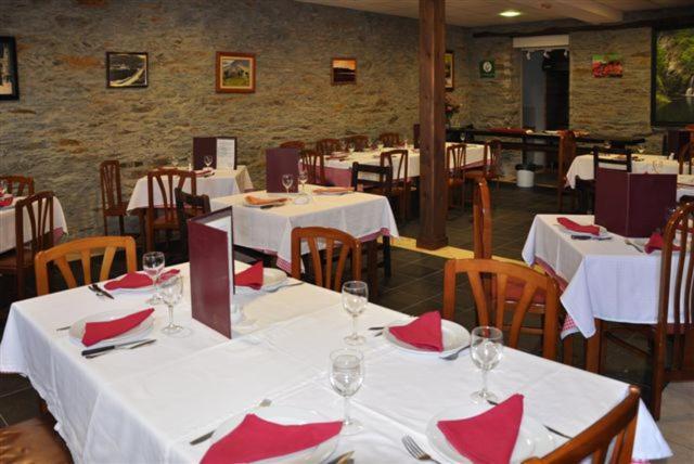 A Reigada Hotel Restaurante กรานดาส เด ซาลิเม ภายนอก รูปภาพ